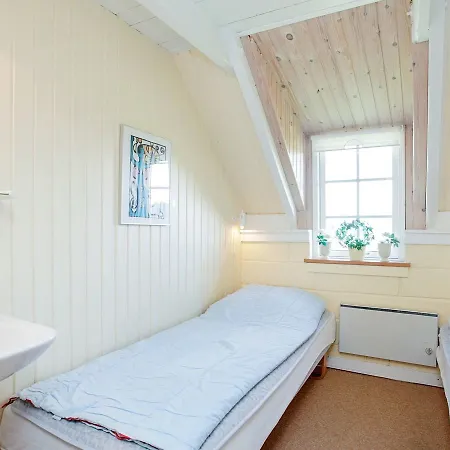 Two-bedroom Holiday In Svenshogen *